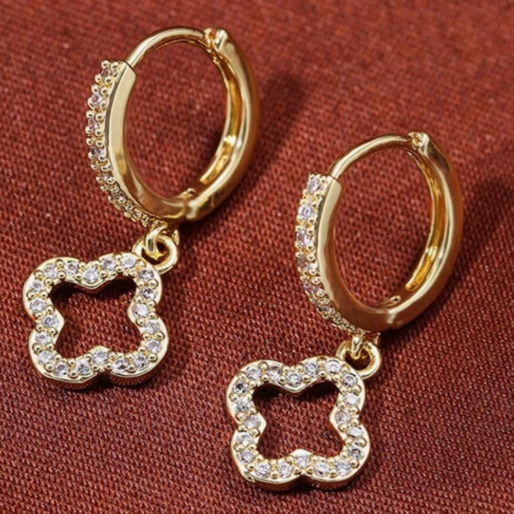 Elegant Gold Cloverleaf Earrings with Crystal Accents